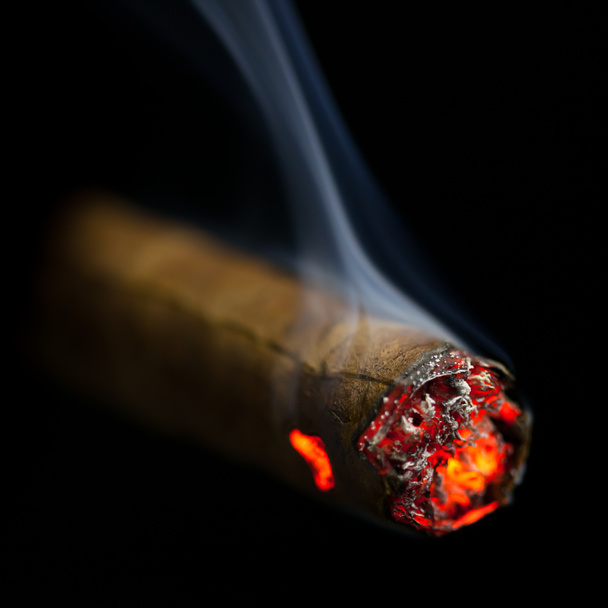 Cigare brûlant
 - Photo, image
