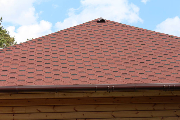 Roof from a soft covering roofing material roof of the house, soft tiles. - Foto, Imagem