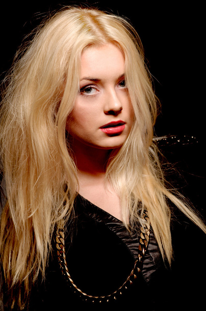 Beautiful woman with long straight blond hair. Fashion model pos - 写真・画像