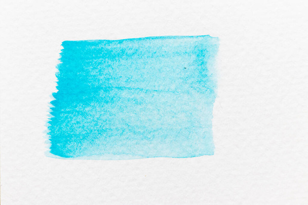 Kék színű akvarell kézimunka vonal ecset fehér papír háttér - Fotó, kép