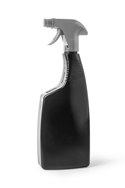 Schwarze leere Plastiksprühflasche isoliert auf weißem Hintergrund. Verpackungsvorlagen-Mockup-Sammlung. Mit Clipping Path inklusive. - Foto, Bild