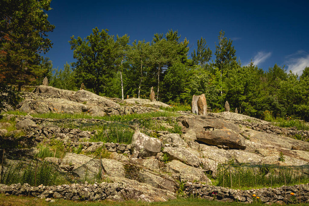 ミネソタ州ボイジャー国立公園のエルズワース・ロック・ガーデンズの石の彫刻 - 写真・画像