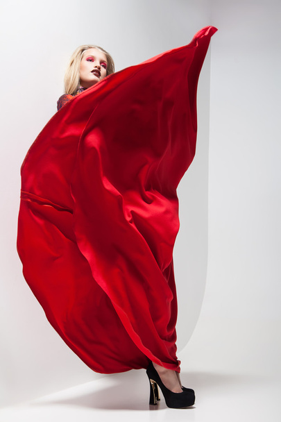 mujer en vestido rojo - Foto, imagen