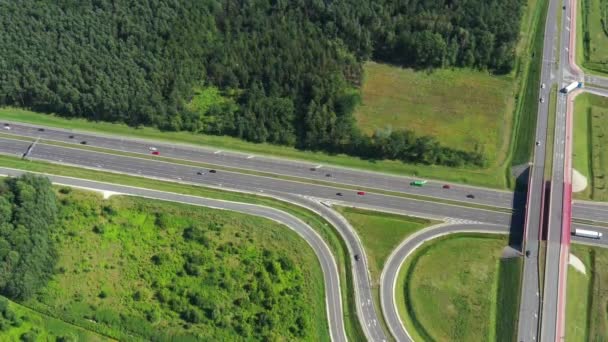Letecký pohled přes křižovatku - Interchange air photo - Pohled na dopravní a logistické drony - Záběry, video