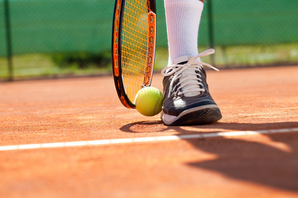 Leg with ball and tennis racket - Zdjęcie, obraz