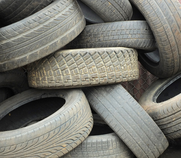 staré automobilové pneumatiky - Fotografie, Obrázek