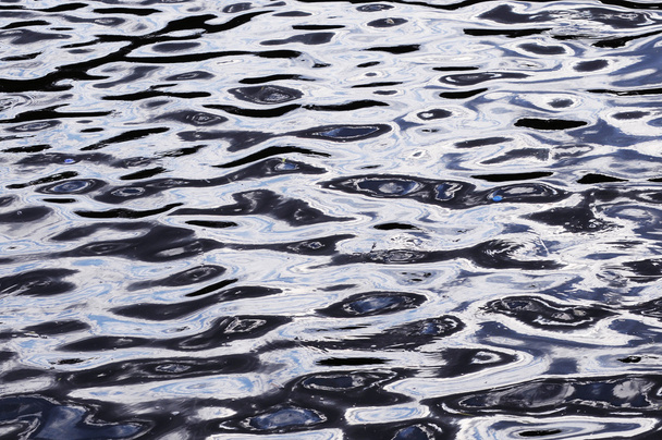 Fantástico patrón de olas de agua en el lago
 - Foto, Imagen