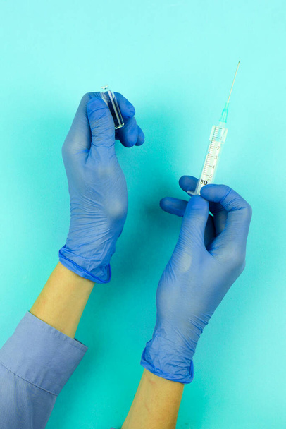 doctor's hands with syringe and vaccine, pandemic virus vaccination, medical healthcare and treatment concept - Foto, imagen