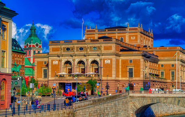 STOCKHOLM, Svédország, 2019. szeptember 17.: Kilátás az operaházra Stockholm belvárosában, Svédországban. - Fotó, kép