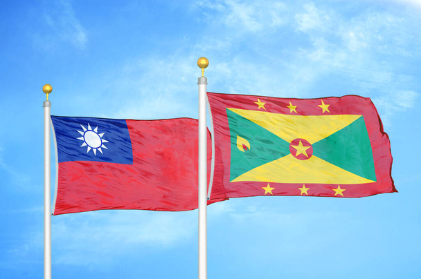 Taiwan und Grenada zwei Flaggen auf Fahnenmasten und blauer bewölkter Himmel Hintergrund - Foto, Bild