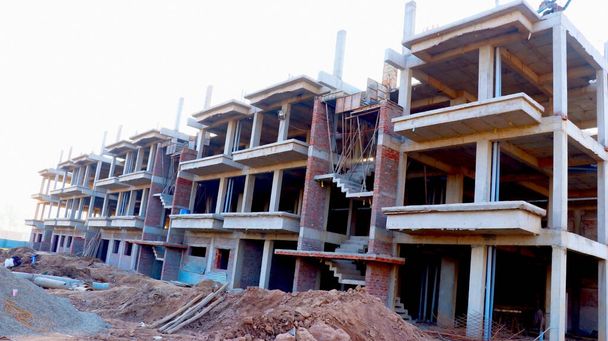 Surat, Gujrat, Hindistan, - Temmuz 2020: Surat 'ta yeni bir ev inşaatının soyut görünümü - Fotoğraf, Görsel