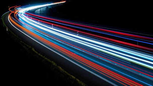 Geceli arabaların ışıkları - Fotoğraf, Görsel