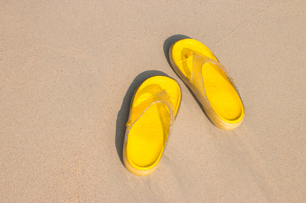 žlutá sandály - Fotografie, Obrázek