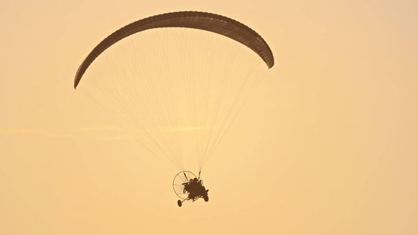 パラモーター｜Tandem Gliding and Flying In the Air.スペースのコピー - 写真・画像