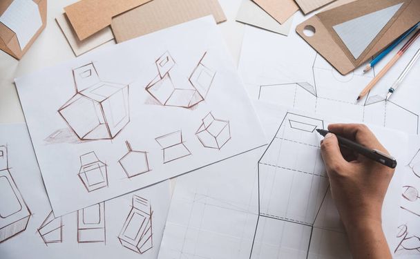 Tasarımcı çizim tasarımı Brown el işi karton kağıt ürün eko paketleme kutu geliştirme şablonu markalaşma etiketi. Tasarımcı stüdyo . - Fotoğraf, Görsel