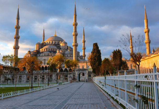 Mezquita Azul, Estambul en luces del amanecer
 - Foto, Imagen