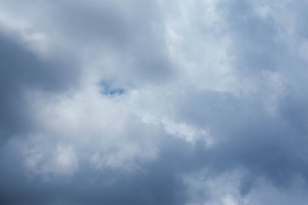 veel wolken aan de blauwe lucht - Foto, afbeelding
