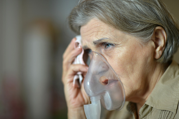 Elderly woman doing inhalation - Фото, зображення