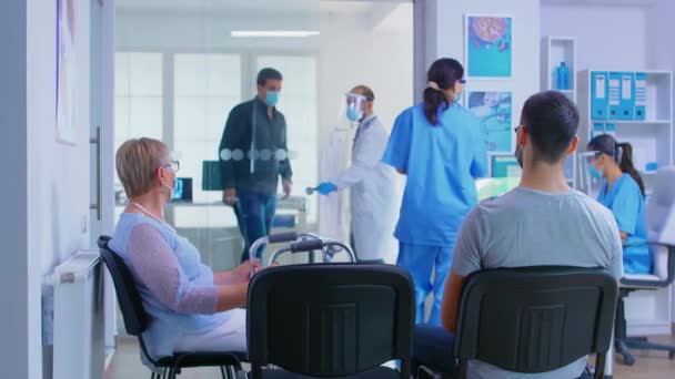 Приватна зона прийому лікарень під час глобальної пандемії
 - Кадри, відео