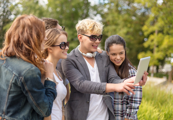 Teenagers taking photo with tablet pc outside - Photo, Image