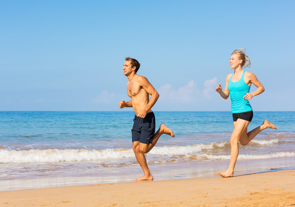 Couple running on the beach - Fotografie, Obrázek