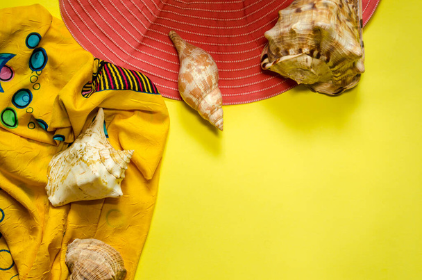 Women's beach accessories - seashells, pareos, sunscreen and a hat. Vacation and summer vacation concept. - Fotografie, Obrázek