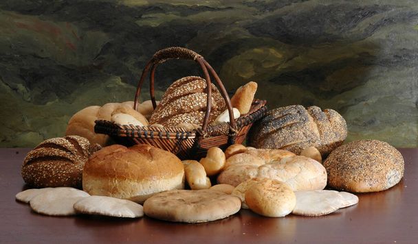 Bodegn de panes  sobre fondo de pinturas - Photo, Image