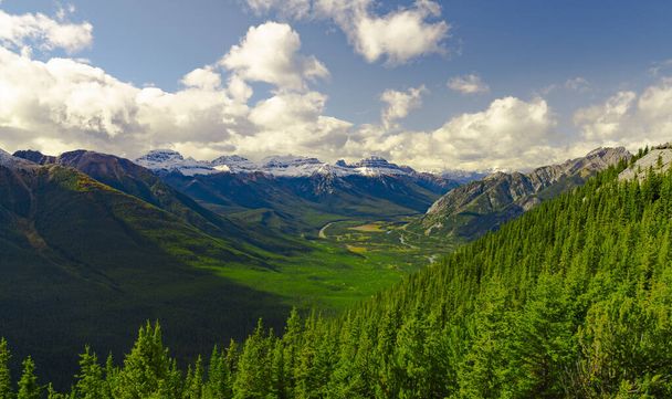 Epic Canadian Rocky Mountain Range Valley Forest - Photo, Image