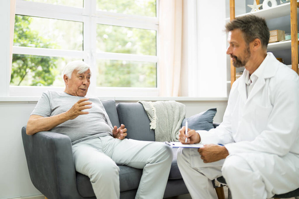 Home Care Elder Patient Talking To His Doctor - Fotografie, Obrázek