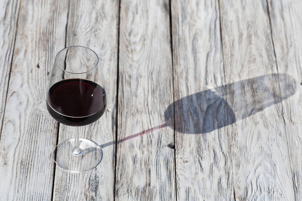 Glass of red wine on vintage wooden table - Foto, Imagem