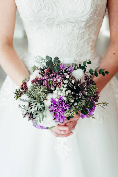 Wedding bouquet of the bride in women's hands. wedding flowers. Bridal bouquet of fresh flowers, wedding concept - 写真・画像
