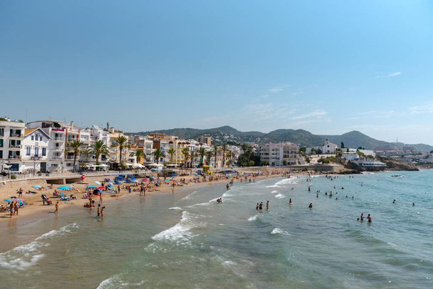 Sitges, Catalonia, Spain: July 28, 2020: People in the beach in Sitges in summer 2020. - Foto, Imagem