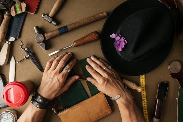 Genuine leather craft production with DIY tools - Zdjęcie, obraz