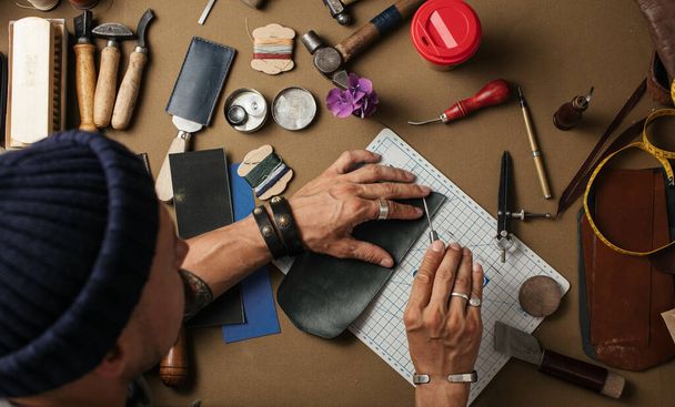 Genuine leather craft production with DIY tools - 写真・画像