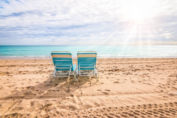 Két üres székek strand Hollywood, Fort Lauderdale, Florida. - Fotó, kép