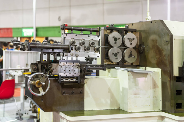 автоматичний блок живлення універсального високотехнологічного та точного автоматичного 3d дроту для промислового згинання
 - Фото, зображення