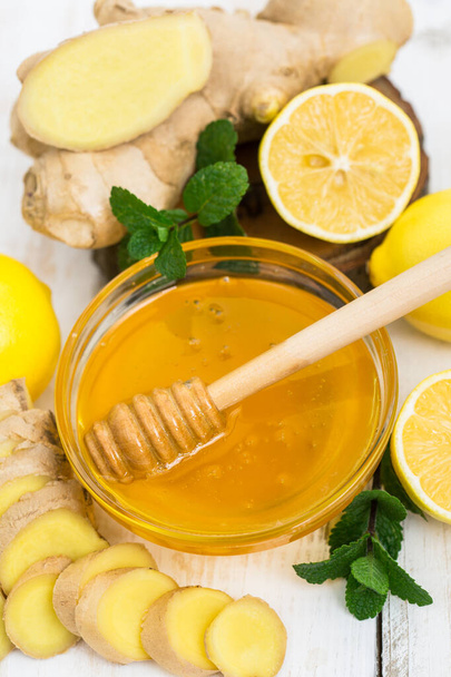 Fresh honey, ginger and lemon - Fotó, kép