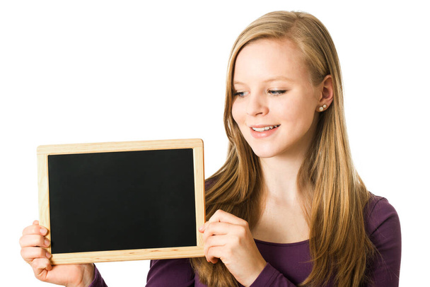 Dospívající dívka s tabulí izolované na bílém - Fotografie, Obrázek