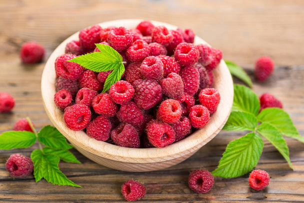 Fresh raspberries in the bowl - Foto, Bild