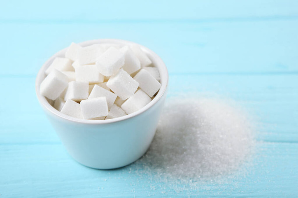Zucchero bianco sul tavolo - Foto, immagini