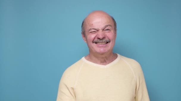 Senior happy man winking and showing thumbs up, praising nice work, well done - Footage, Video