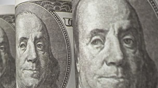 Αμερικανικό χαρτονόμισμα των εκατό δολαρίων σε κοντινό πλάνο macro view dolly shot. - Πλάνα, βίντεο