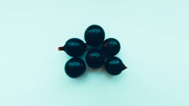 Плоды смородины на твердом фоне - Фото, изображение