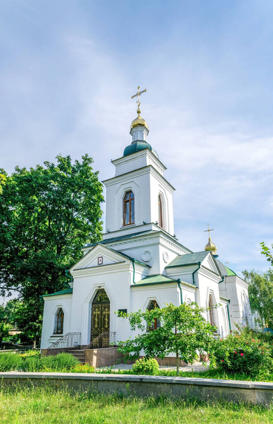  Ortodoksinen kirkko Pultavan vastaan kevään sininen taivas - Valokuva, kuva
