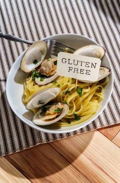 Linguine with littleneck white wine clam sauce in bowl - Photo, Image