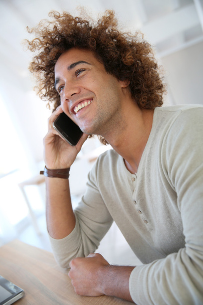 Hombre hablando por teléfono - Foto, imagen