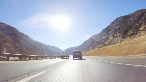 Autofahren in den Bergen. - Filmmaterial, Video