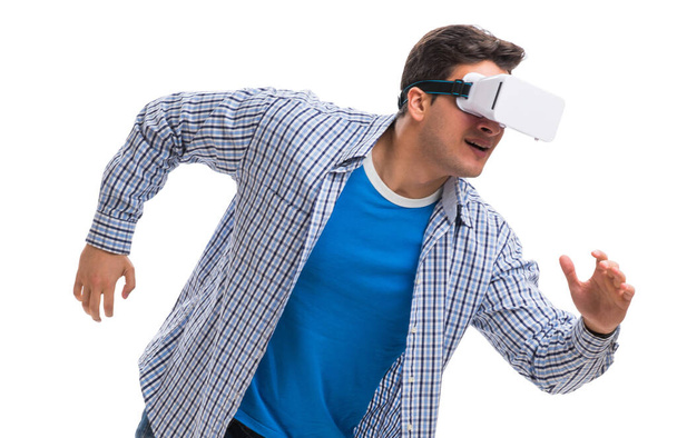 Jovem vestindo óculos de realidade virtual VR - Foto, Imagem