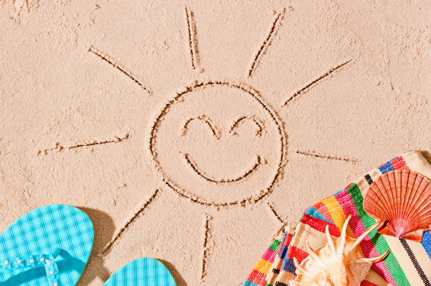 Foto de cartão postal de sol alegre e acessórios de praia
 - Foto, Imagem