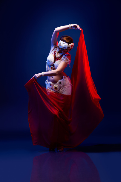 Beautiful oriental dancer - Fotó, kép